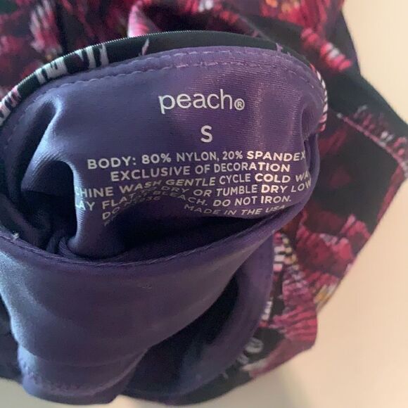 NWT Peach Reversible leggings.  - Picture 13 of 14